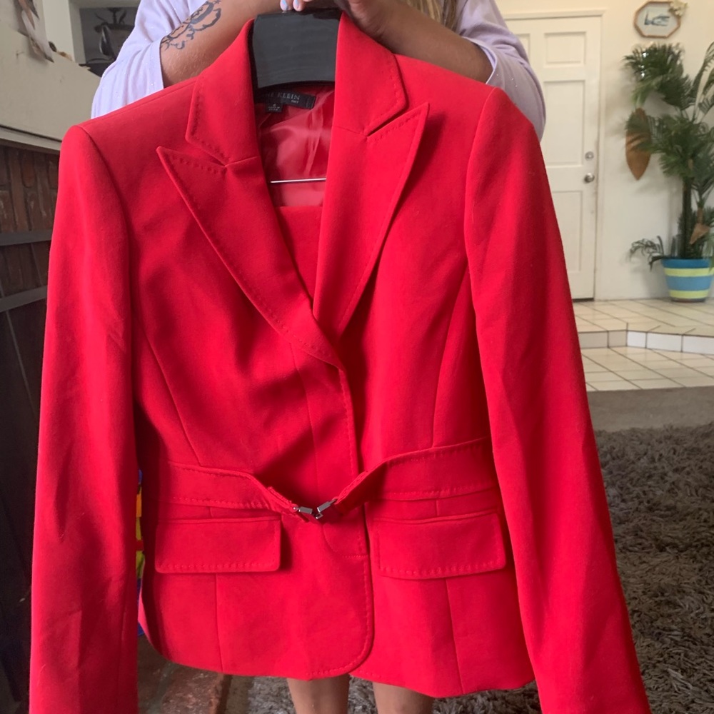 Skirt suit